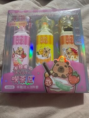 New- Capybara designs includes one roller print marker and two highlighters.